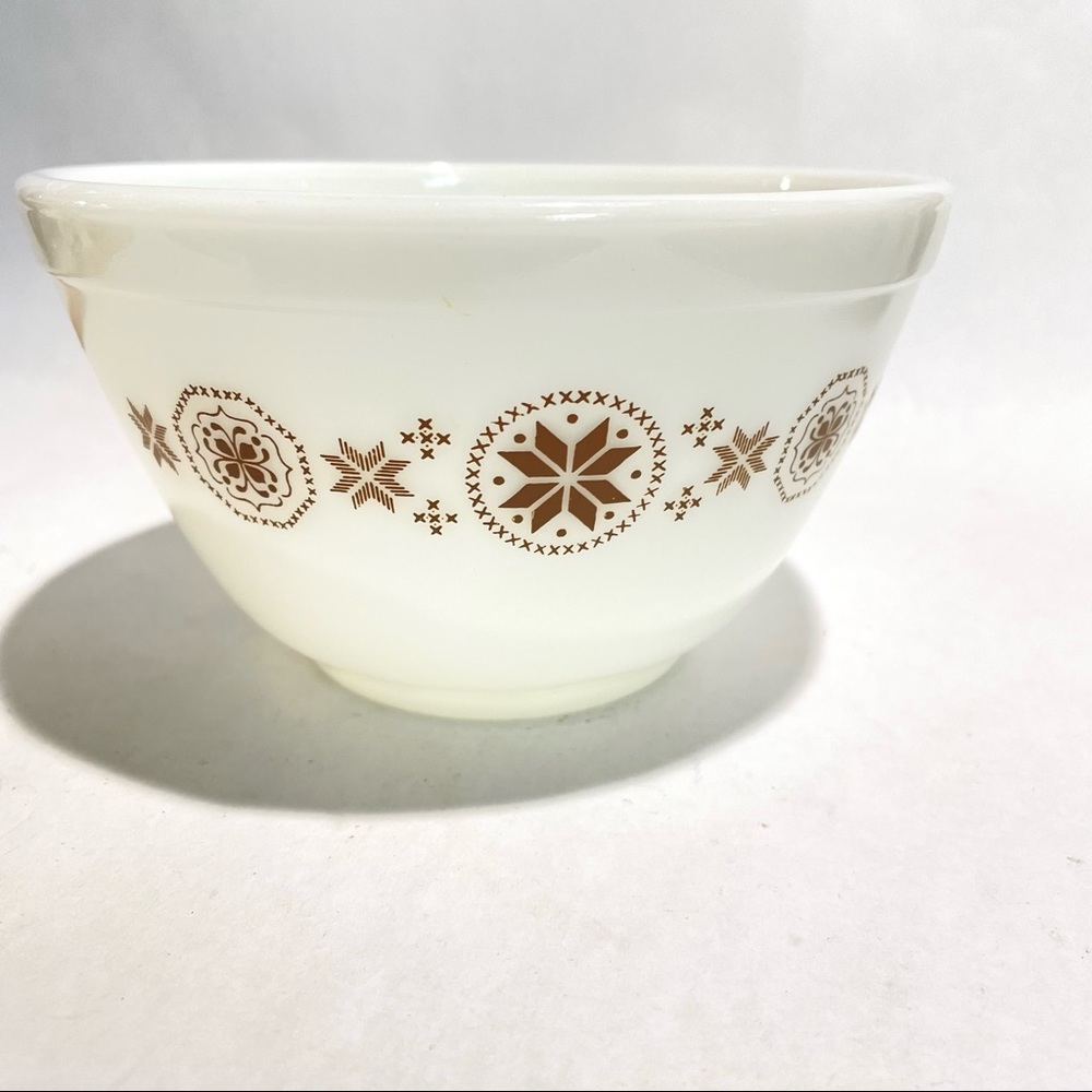 Pyrex white & brown small bowl town & country